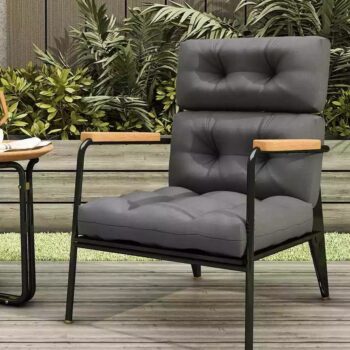 Coussin gris pour chaise outdoor dans chaise noire coudières bois