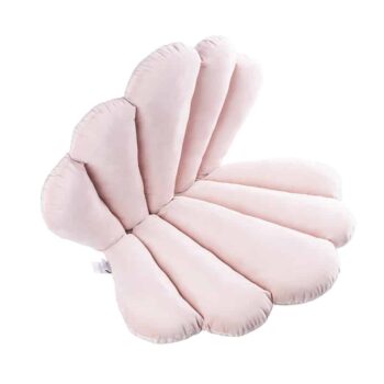 Coussin dossier et assise rose en forme de coquillage.