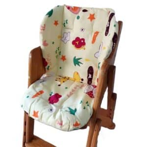 Chaise haute en bois équipé d'un coussin à motif beige