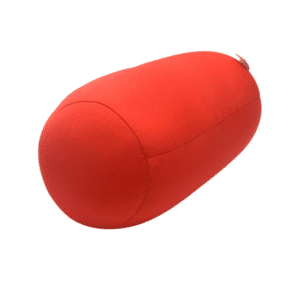 coussin microbilles cylindrique rouge sur fond blanc
