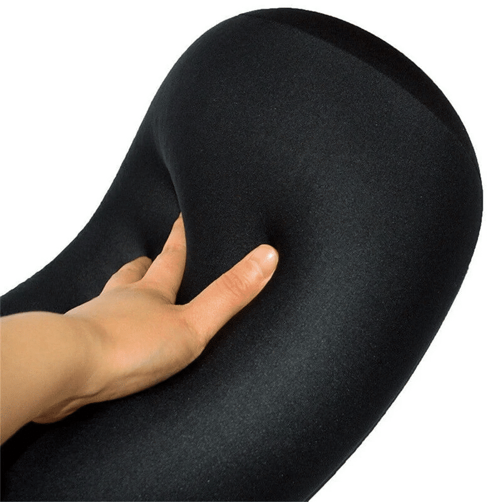 coussin microbilles cylindrique noir sur un fond blanc une main appuit dessus