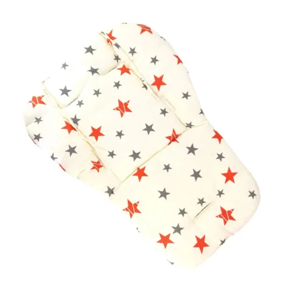 Coussin blanc avec des étoiles rouges et grises sur un fond blanc.