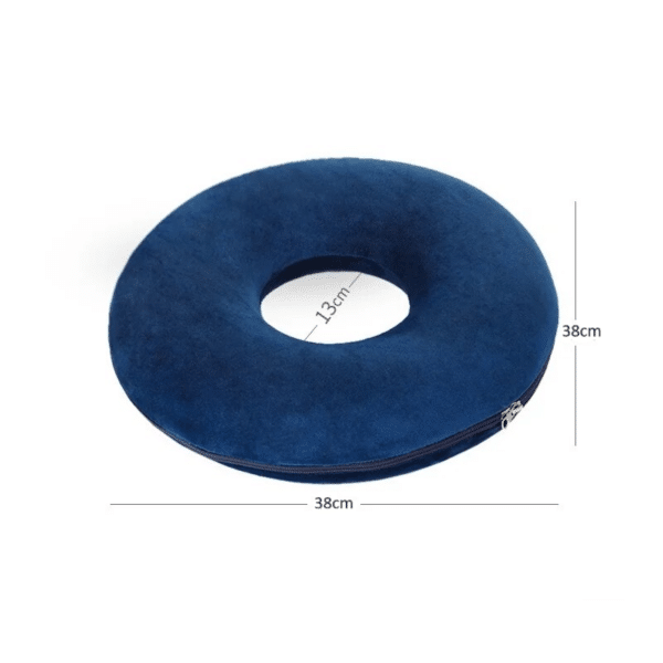 coussin-coccyx circulaire bleu marine en forme de donut avec les tailles indiquées dessus