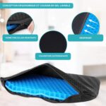 Coussin gel anti escarre bleu dans sa couverture noir montrant le côté respirant, antidérapant ainsi que sa fermeture éclair résistante