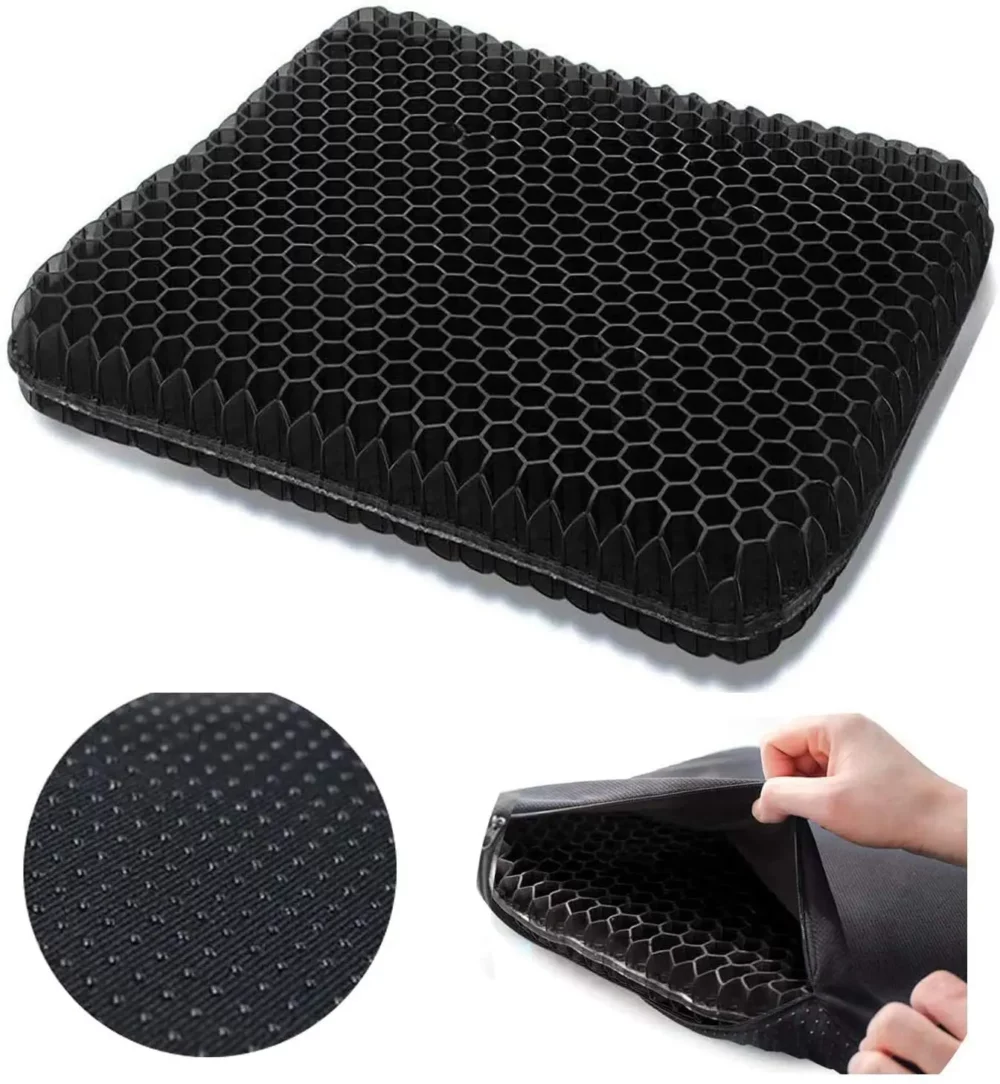 Coussin gel anti escarre noir léger, souple avec une couverture de protection pour garder le coussin propre.