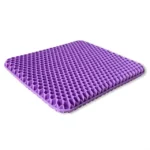 Coussin gel anti escarre violet large et rectangulaire sous fond blanc