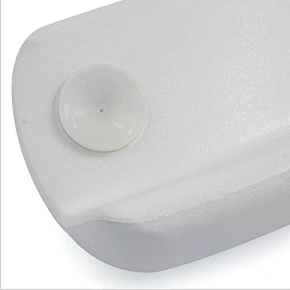 Coussin de bain blanc vu de derrière, avec un ciblage sur la ventouse de droite.